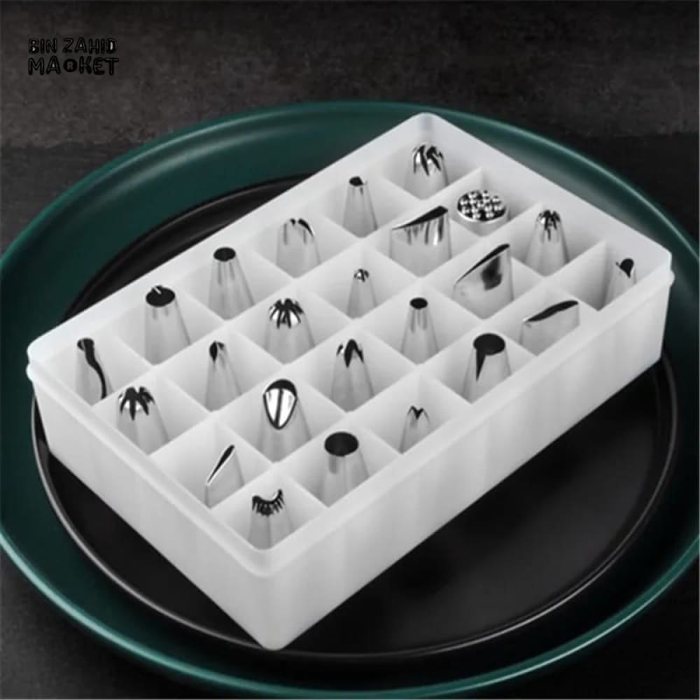 24 PIECES CAKE DECORATORS SET