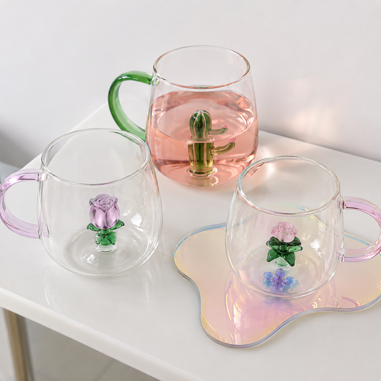 350ML CLEAR GLASS MUG WITH COLORED HANDLE AND FLORAL DESIGN