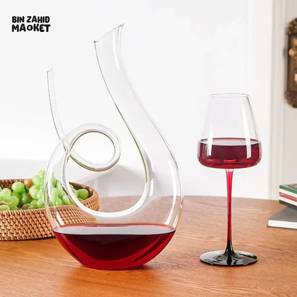 ELEGANT SNAIL-SHAPED DECANTER PERFECT FOR SERVING JUICE & BEVERAGES IN STYLE
