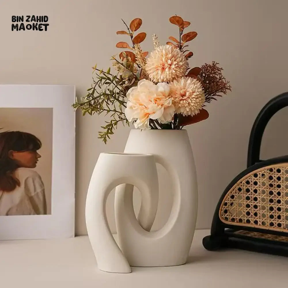 HOLLOW ORNATE VASE VINTAGE STYLE DECORATION