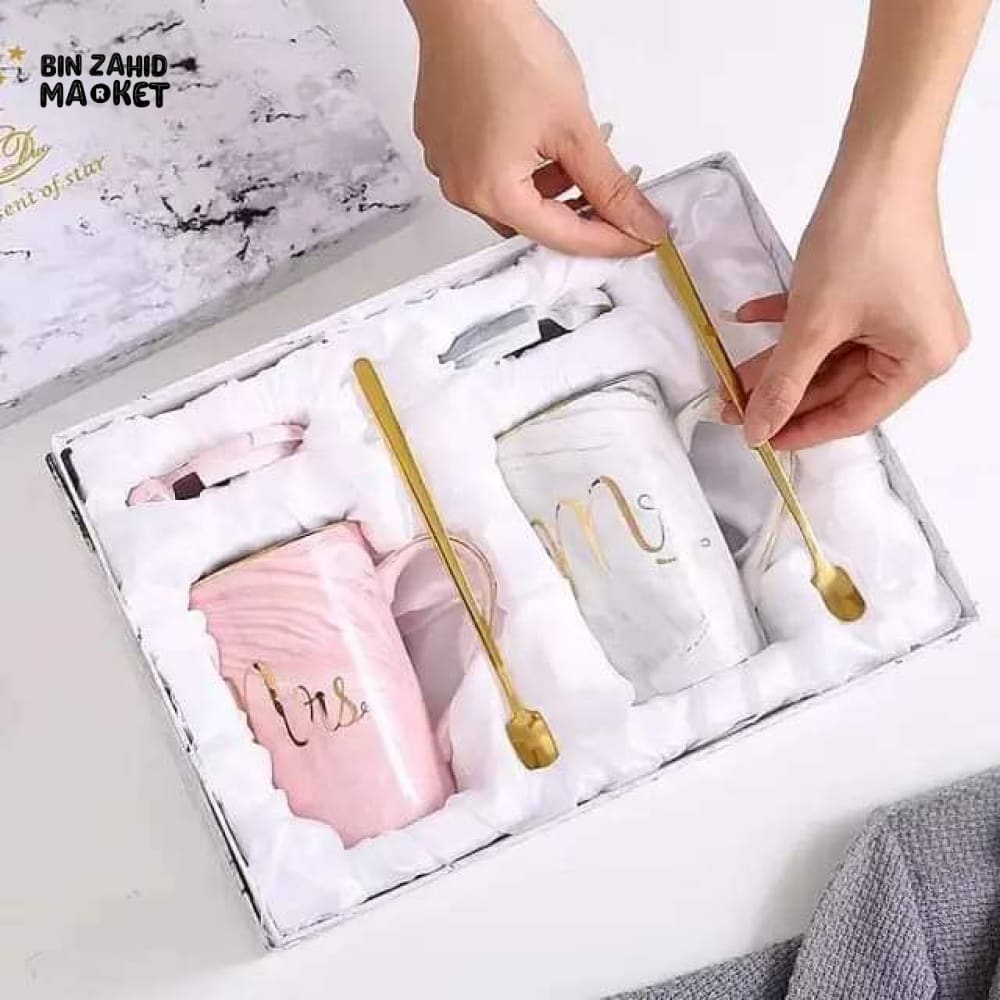 MR & MRS MUG SET GIFT BOX