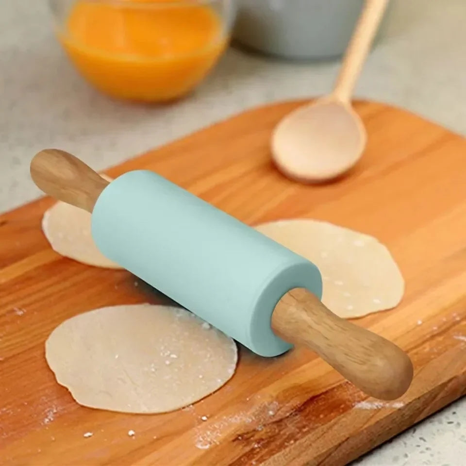 SILICONE WOODEN HANDLE ROLLING PIN