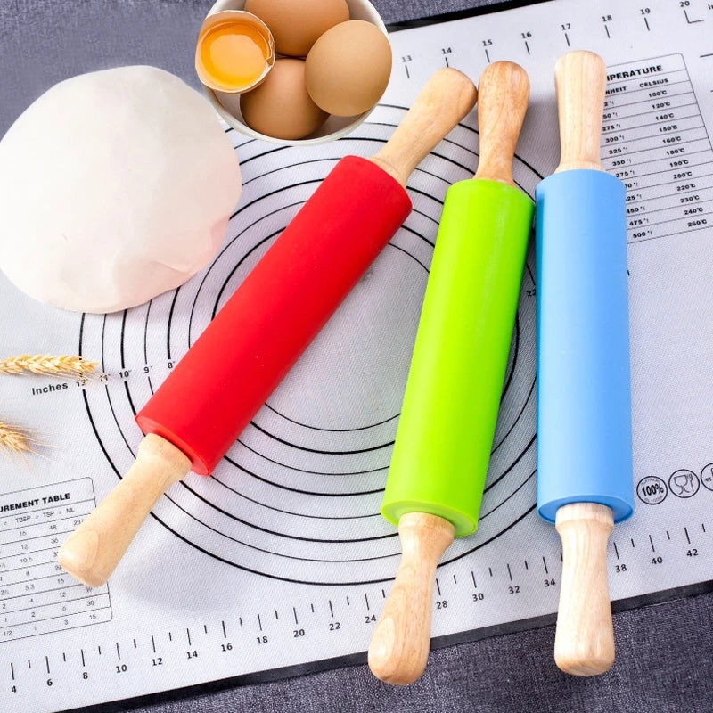 SILICONE WOODEN HANDLE ROLLING PIN