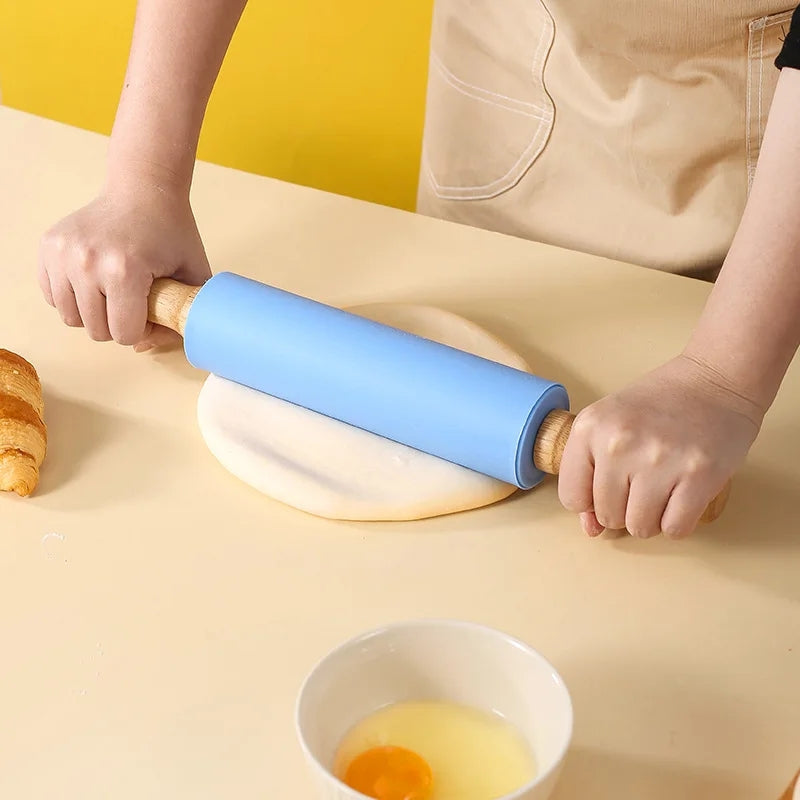 SILICONE WOODEN HANDLE ROLLING PIN