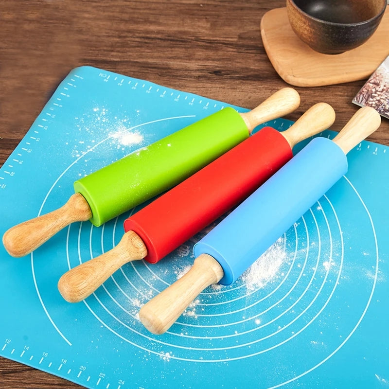 SILICONE WOODEN HANDLE ROLLING PIN