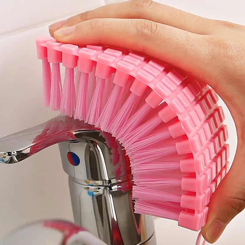 FLEXIBLE CLEANING BRUSH