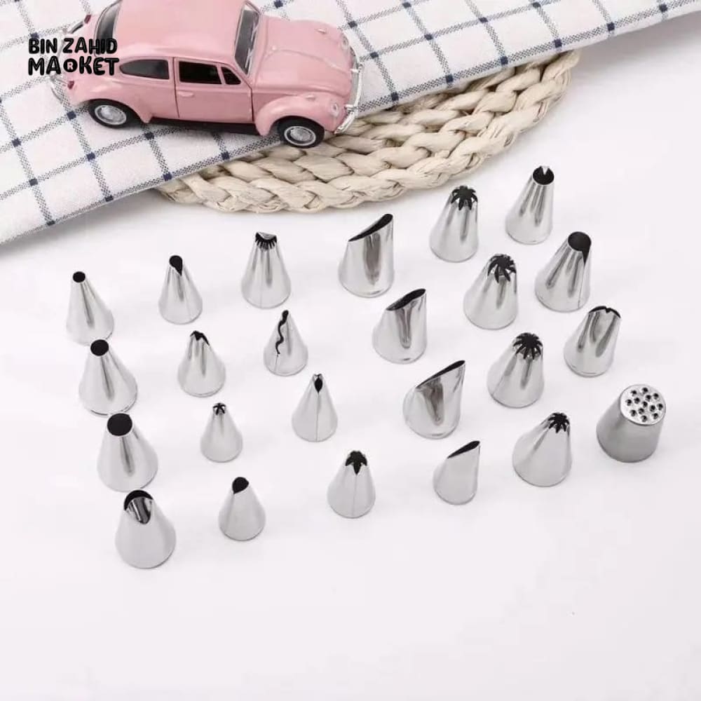 24 PIECES CAKE DECORATORS SET