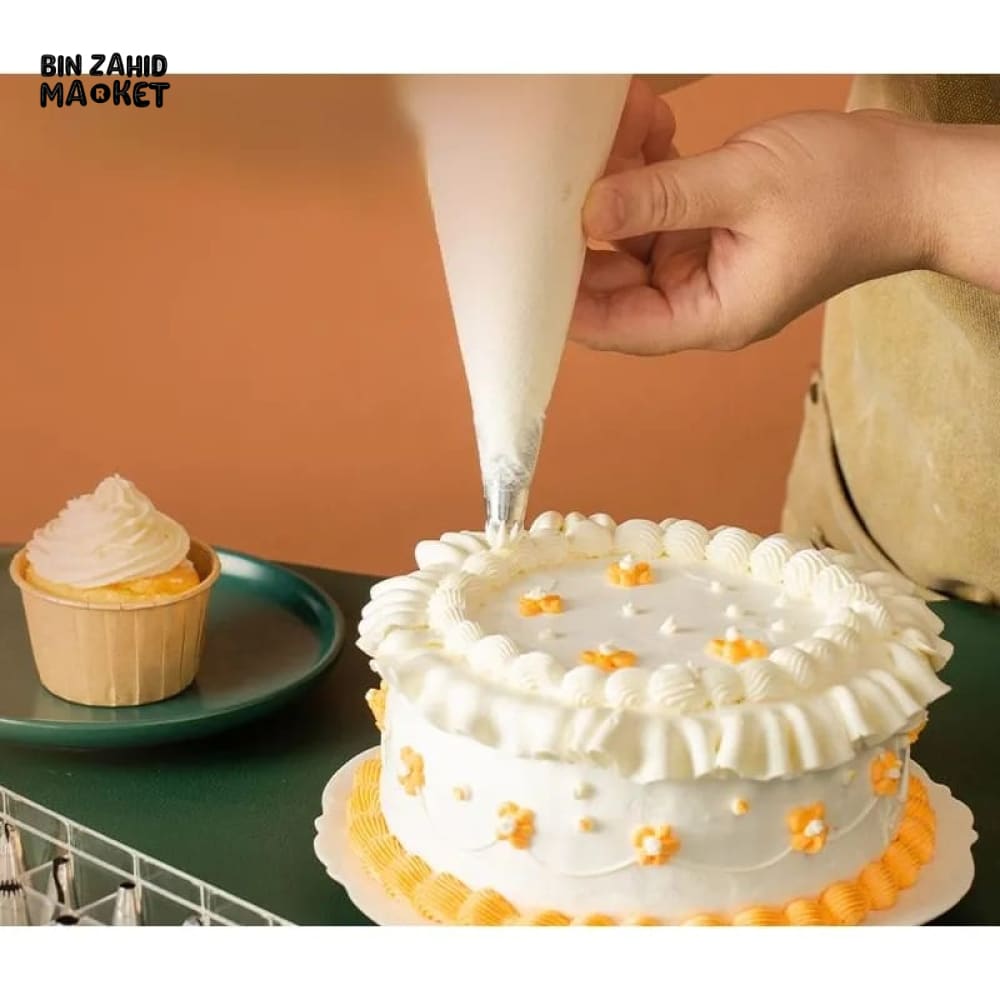 24 PIECES CAKE DECORATORS SET