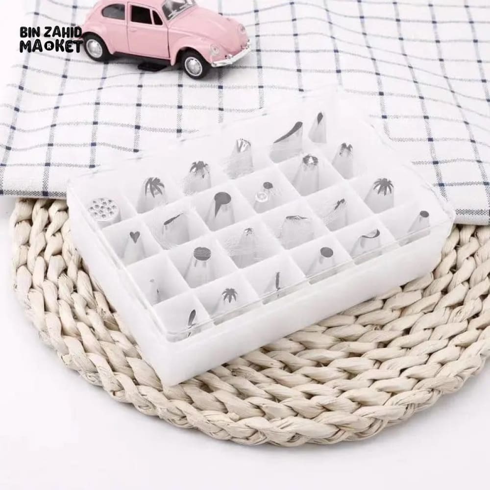 24 PIECES CAKE DECORATORS SET