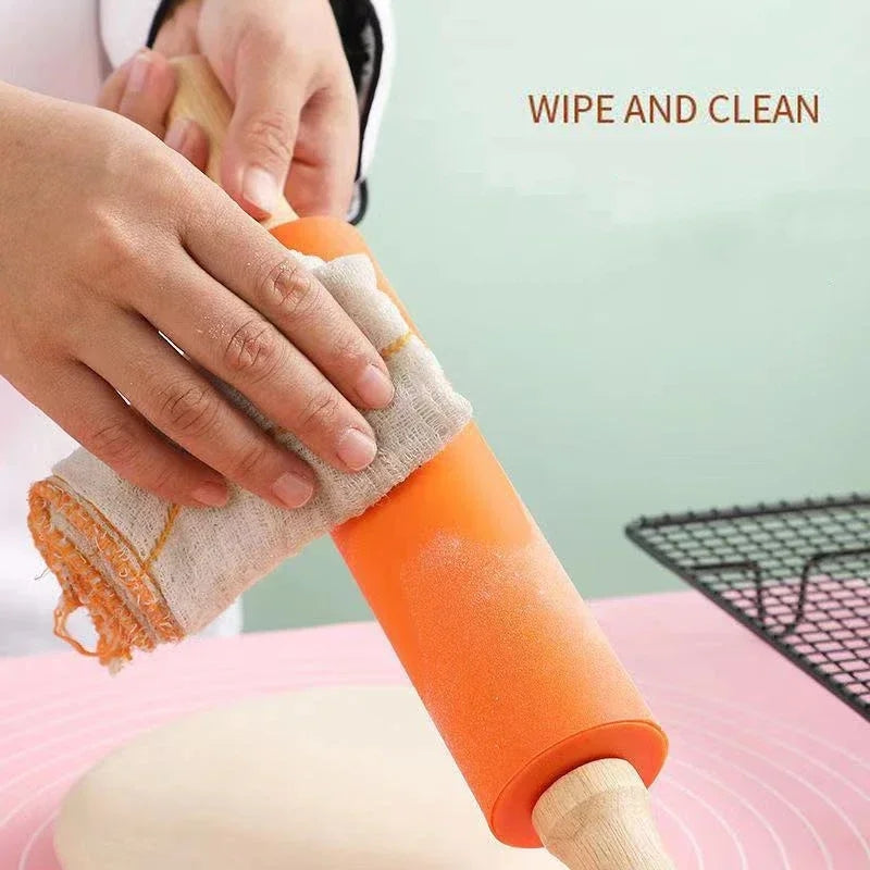 SILICONE WOODEN HANDLE ROLLING PIN