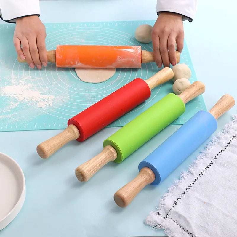 SILICONE WOODEN HANDLE ROLLING PIN