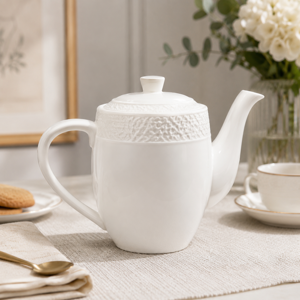 WINSOR ENGLAND CERAMIC TEAPOT WITH LID