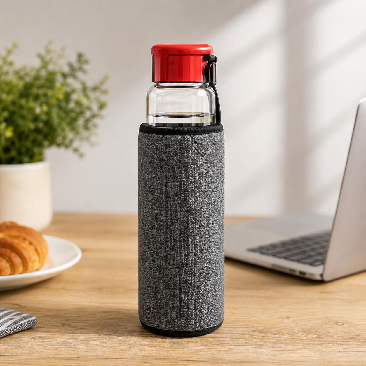 GLASS WATER BOTTLE WITH PROTECTIVE SLEEVE