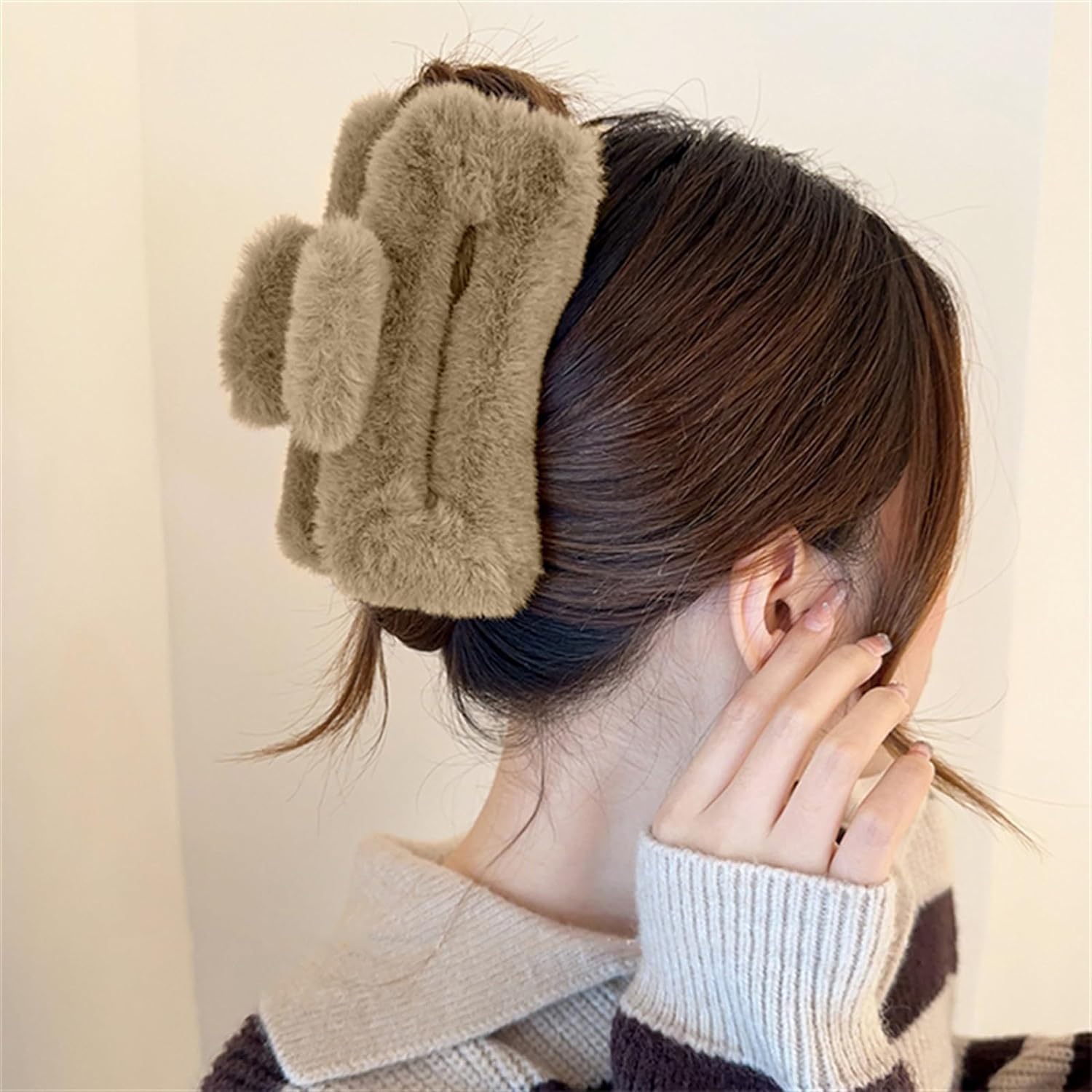 WOMEN FUZZY PLUSHY HAIR CLIP