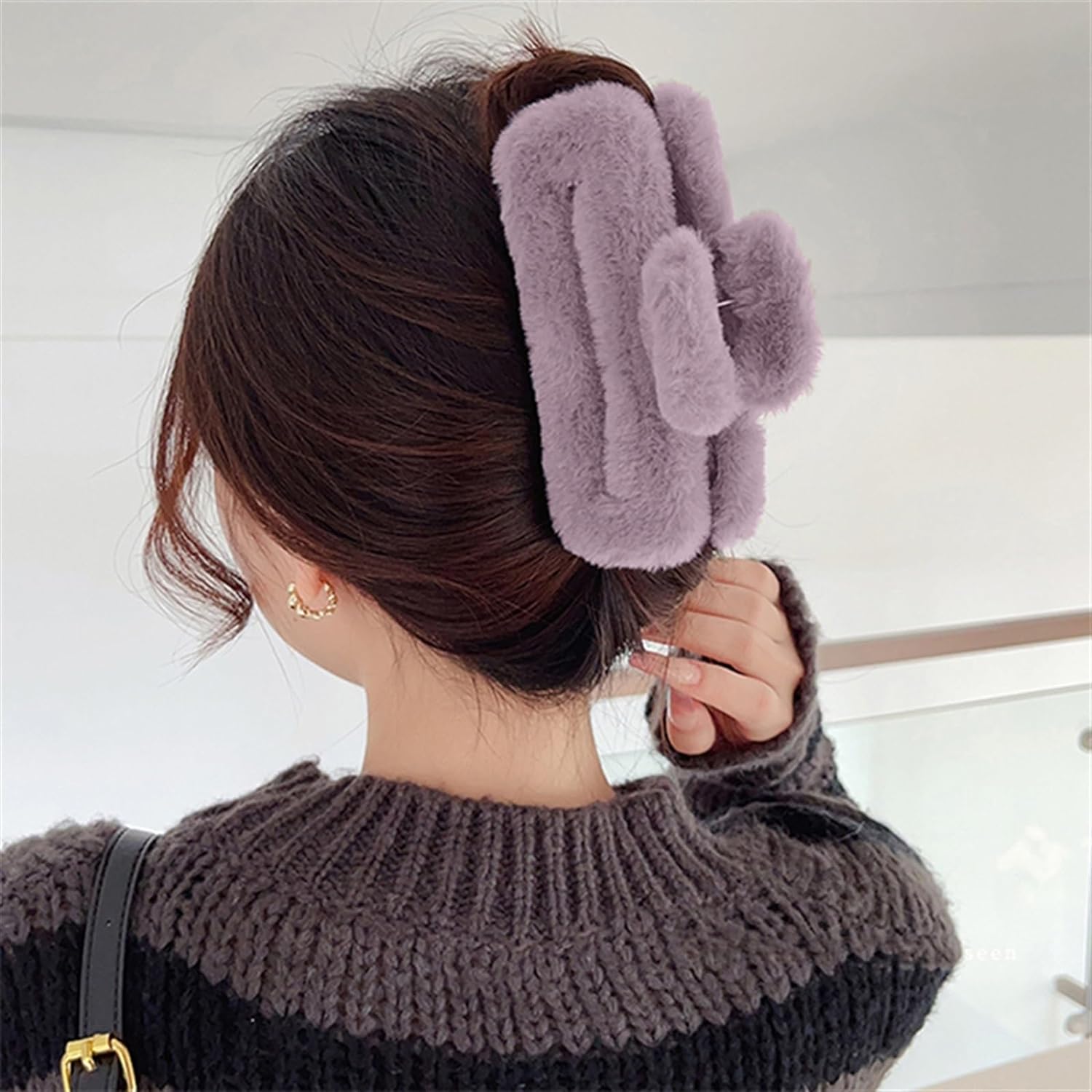 WOMEN FUZZY PLUSHY HAIR CLIP