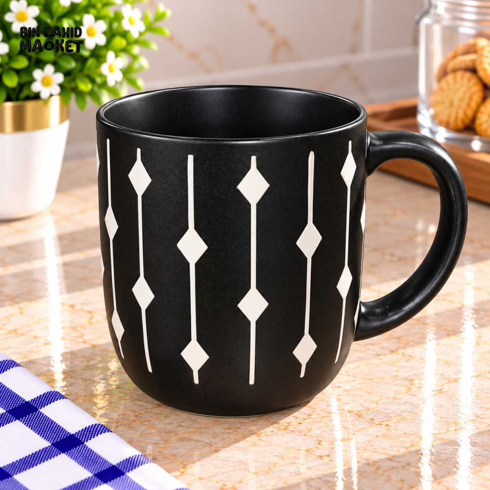 BLACK CERAMIC COFFEE MUG WITH WHITE GEOMETRIC PATTERN - Mugs