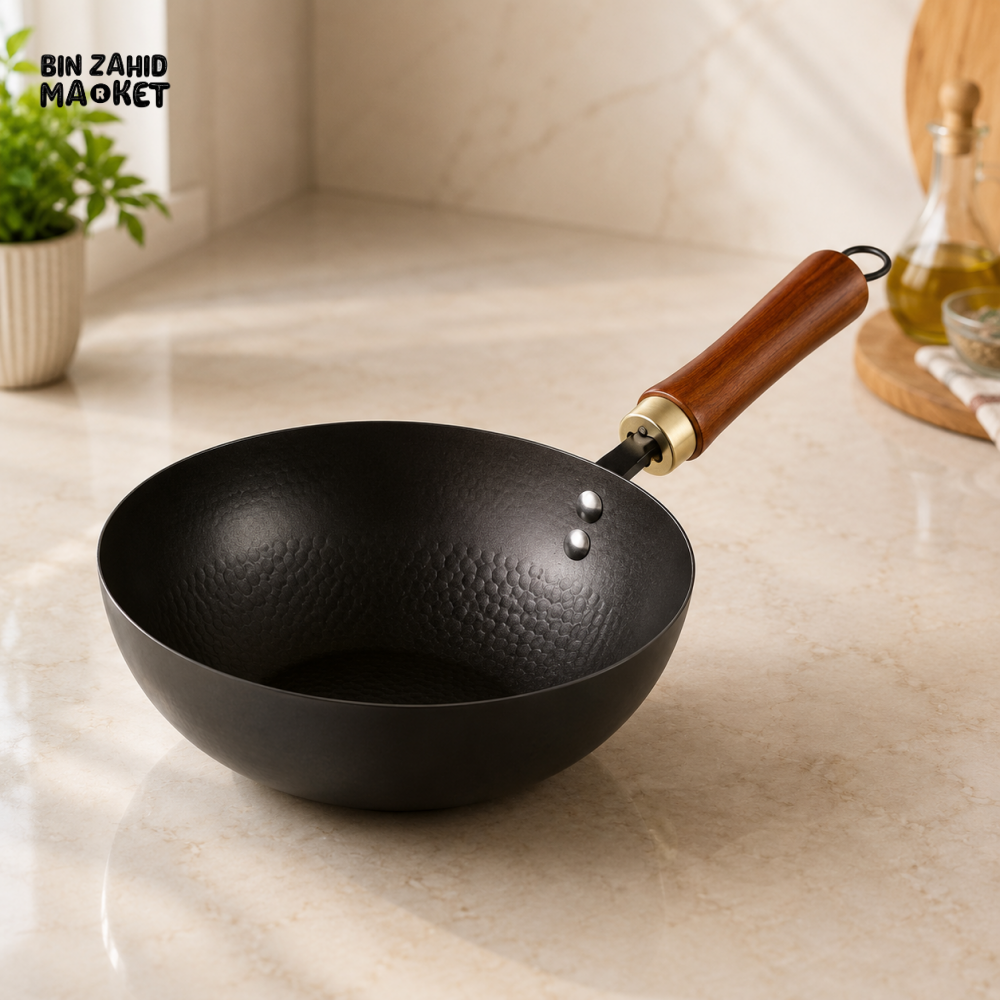 BLACK HAMMERED WOK WITH WOODEN HANDLE - 28CM