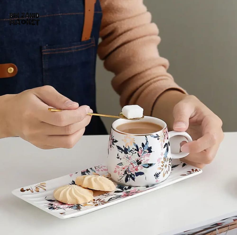 BRILLIANT FLORAL CERAMIC COFFEE MUG WITH TRAY & GOLD SPOON