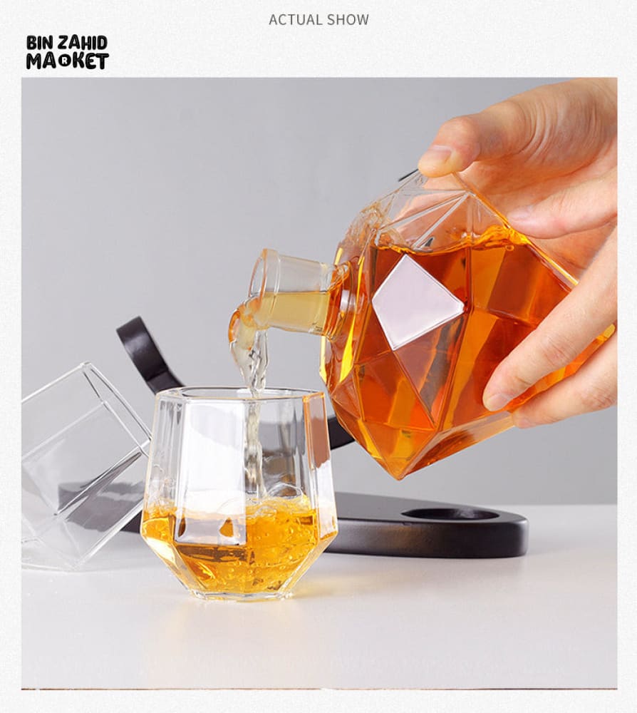 DIAMOND-SHAPED GLASS DECANTER – HIGH BOROSILICATE TRANSPARENT BOTTLE