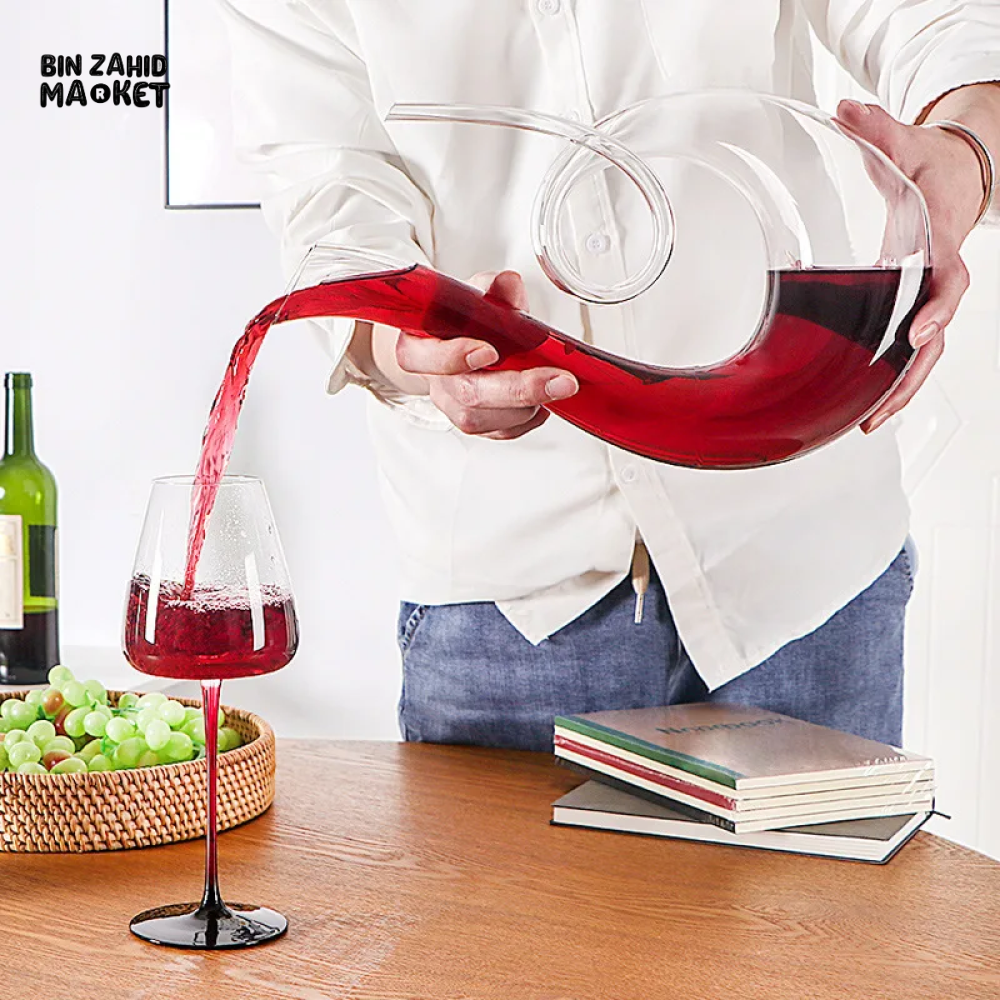 ELEGANT SNAIL-SHAPED DECANTER PERFECT FOR SERVING JUICE & BEVERAGES IN STYLE