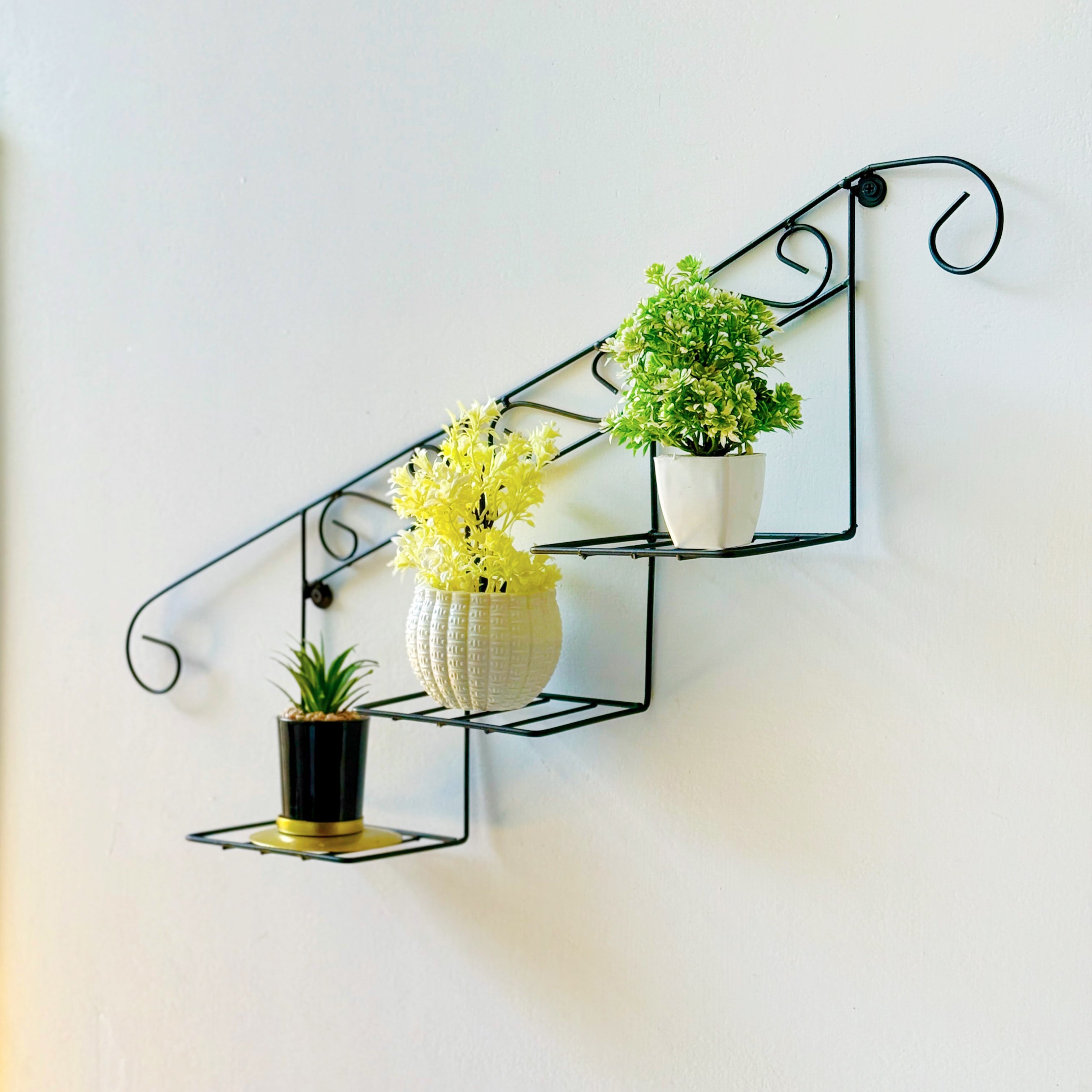 STAIRCASE FLORAL DISPLAY WALL BASKET