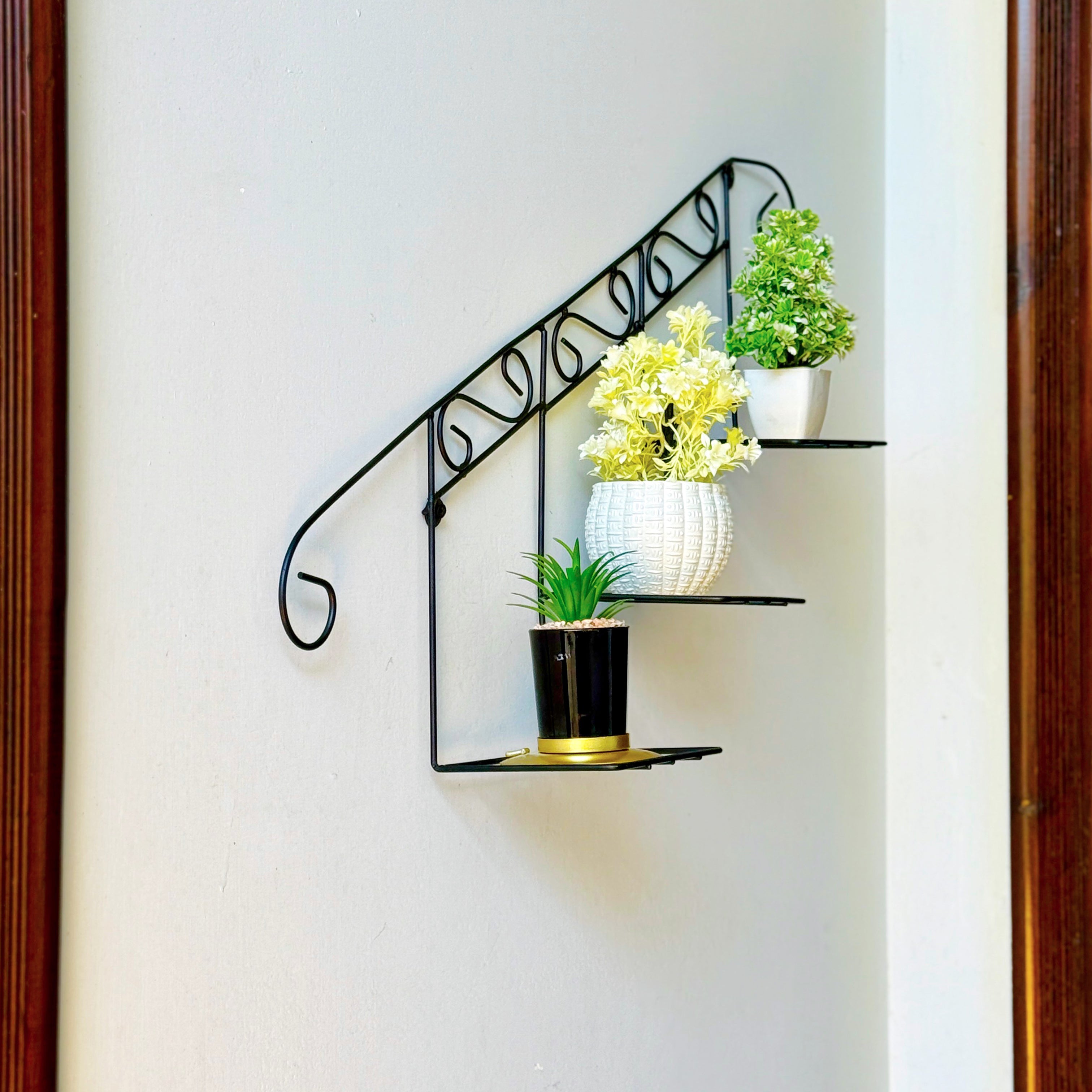 STAIRCASE FLORAL DISPLAY WALL BASKET