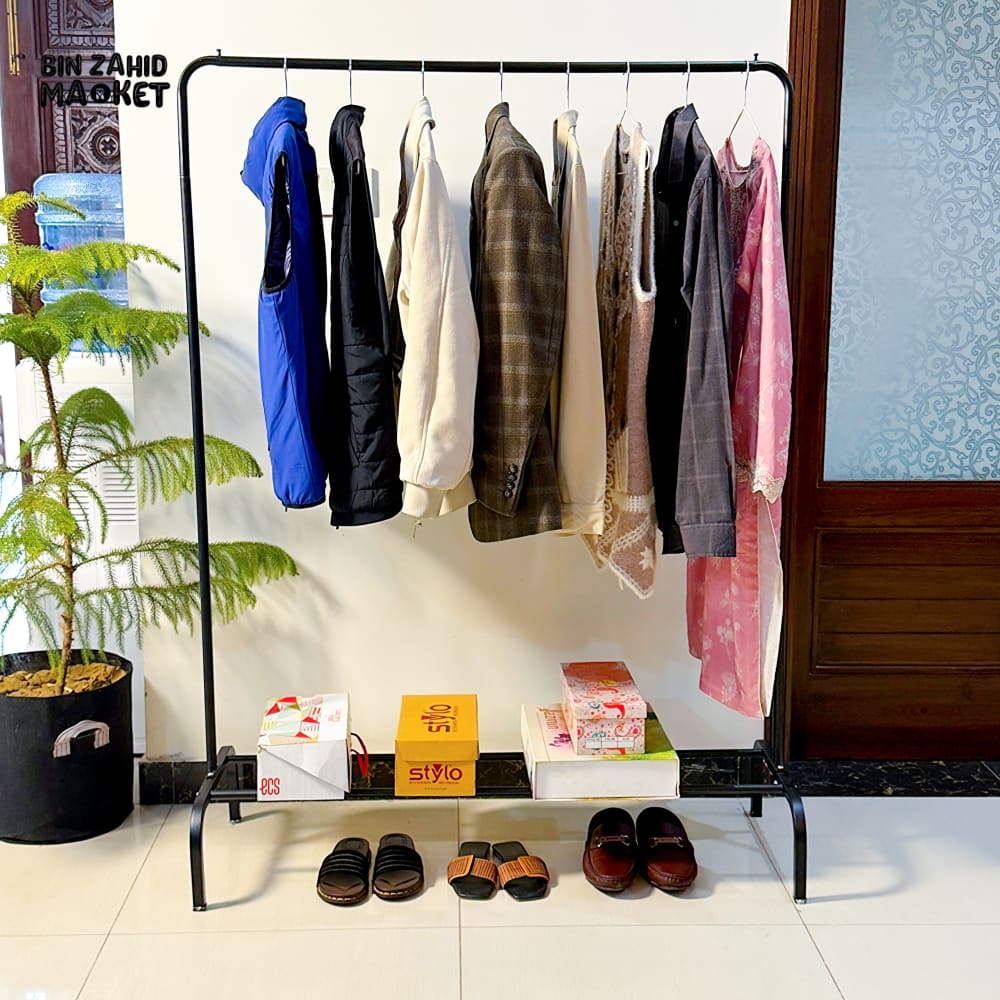 SINGLE POLE METAL CLOTH STAND Black