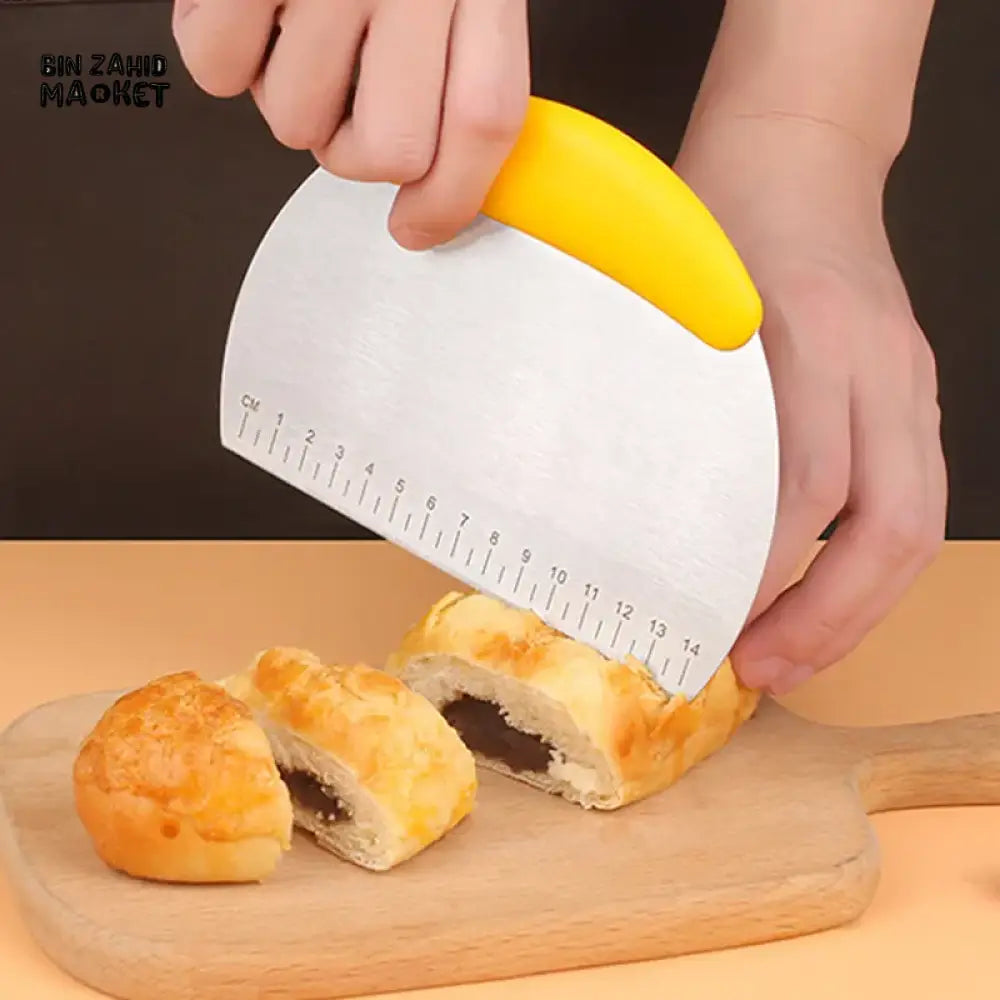 STAINLESS STEEL DOUGH SCRAPER WITH NON-SLIP HANDLE – MULTIPURPOSE PASTRY CUTTER & DOUGH DIVIDER 15X12CM